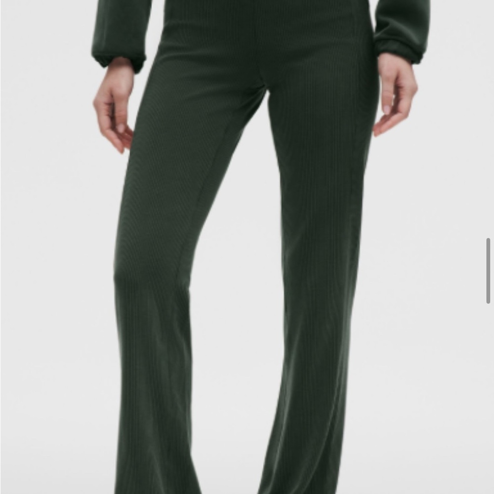 NWT Lululemon Women's Green Ribbed Flare Pants